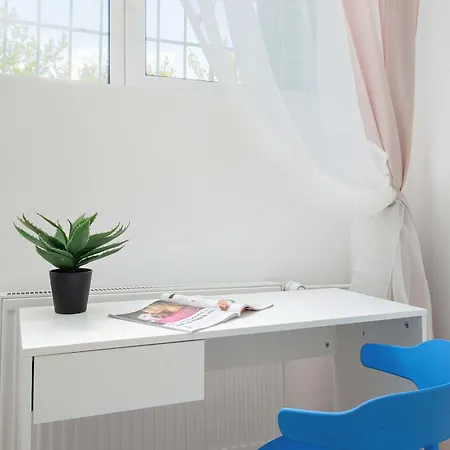 Bright In The Centre Family Break By Renters Appartamento *