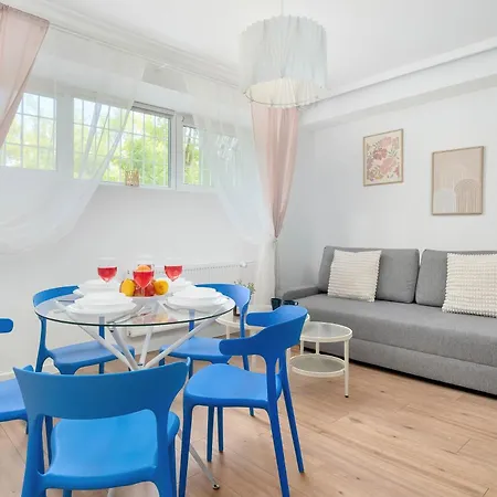 Lägenhet Bright In The Centre Family Break By Renters *