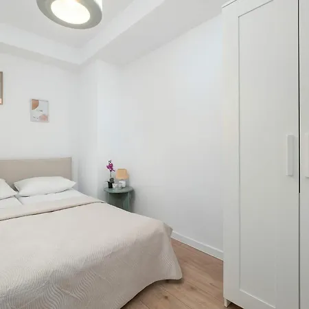 Bright In The Centre Family Break By Renters *