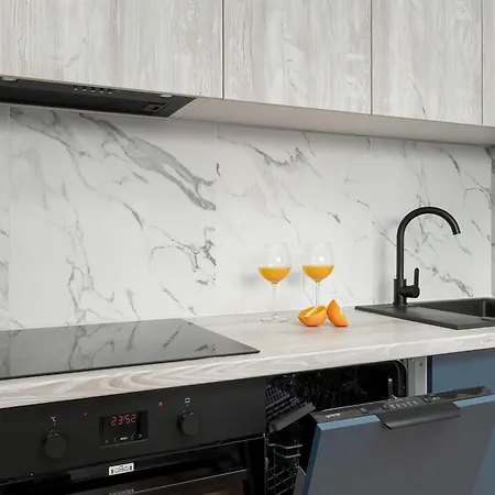 Bright In The Centre Family Break By Renters Appartamento