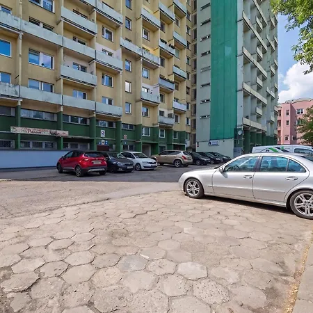 Bright In The Centre Family Break By Renters Appartamento